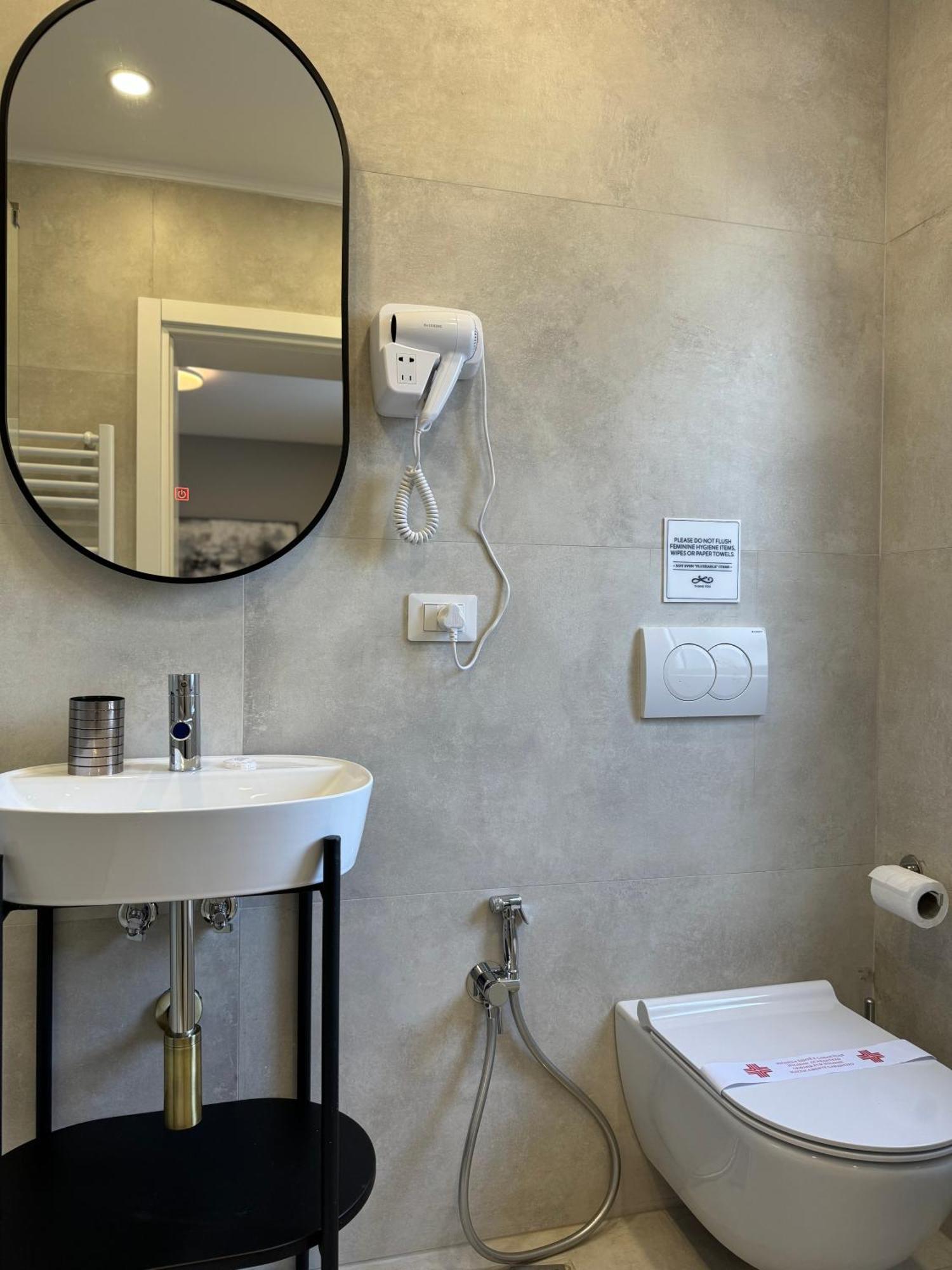 L'Hotel Tiranë Ngoại thất bức ảnh