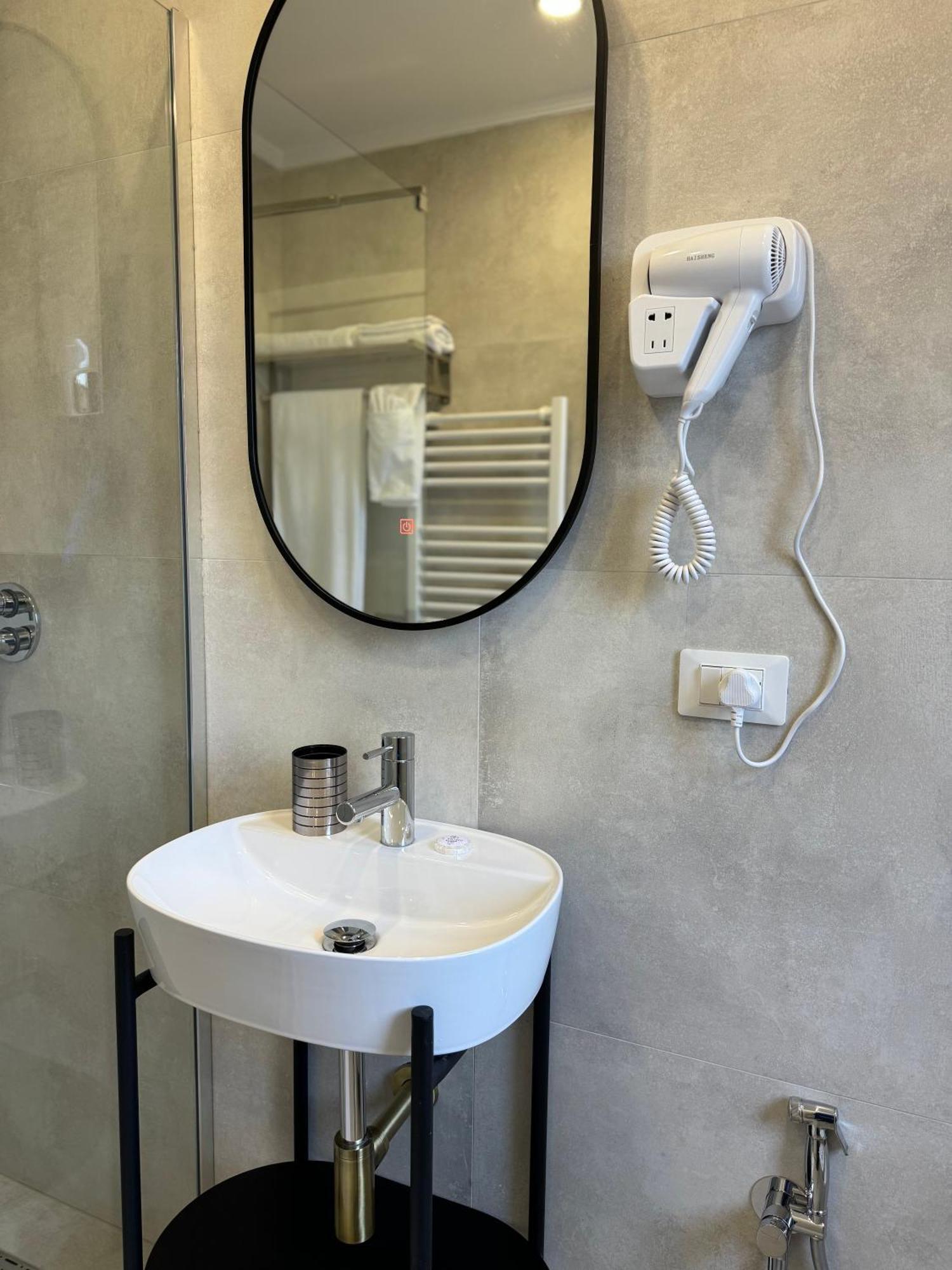L'Hotel Tiranë Ngoại thất bức ảnh