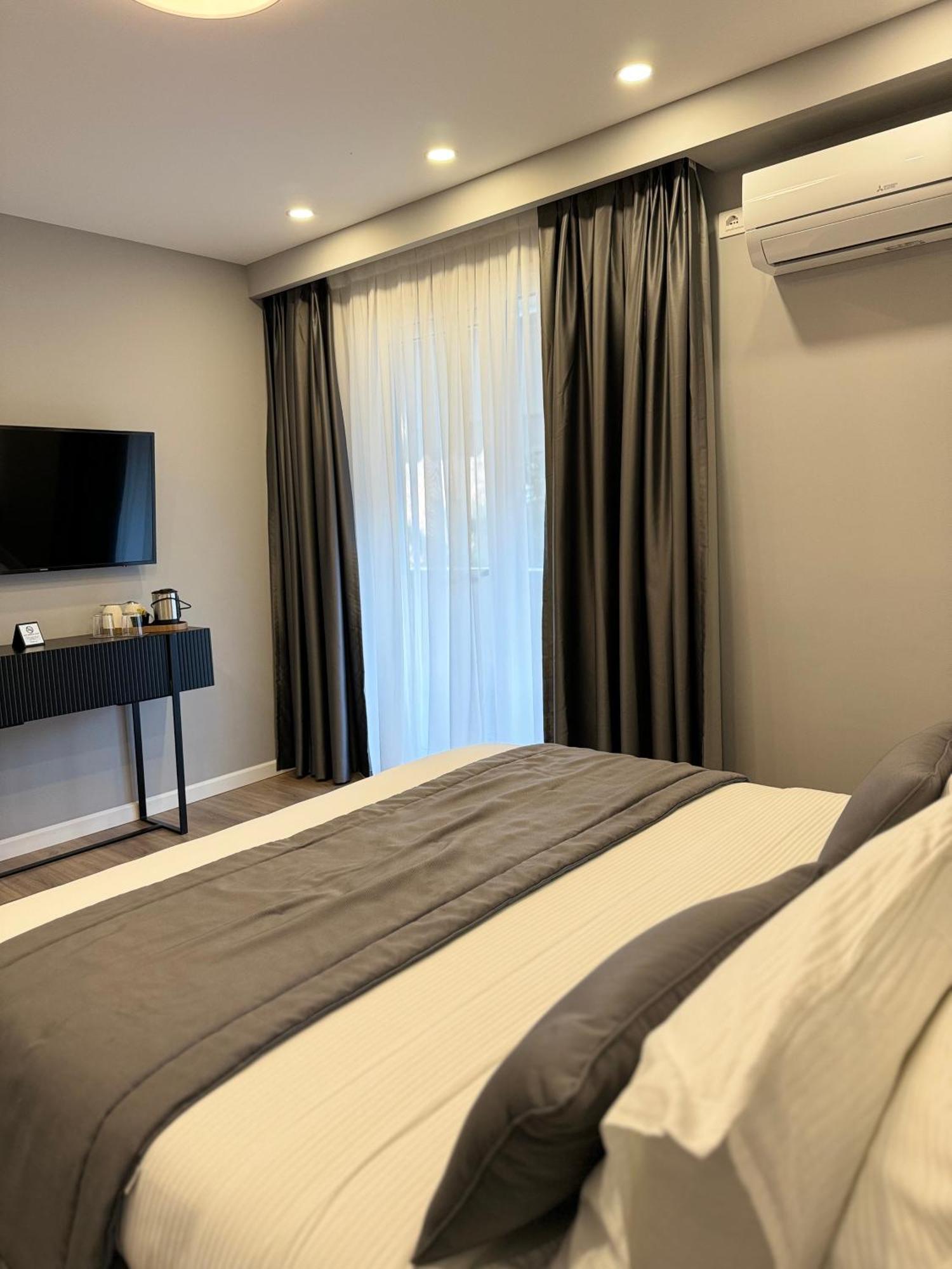L'Hotel Tiranë Ngoại thất bức ảnh