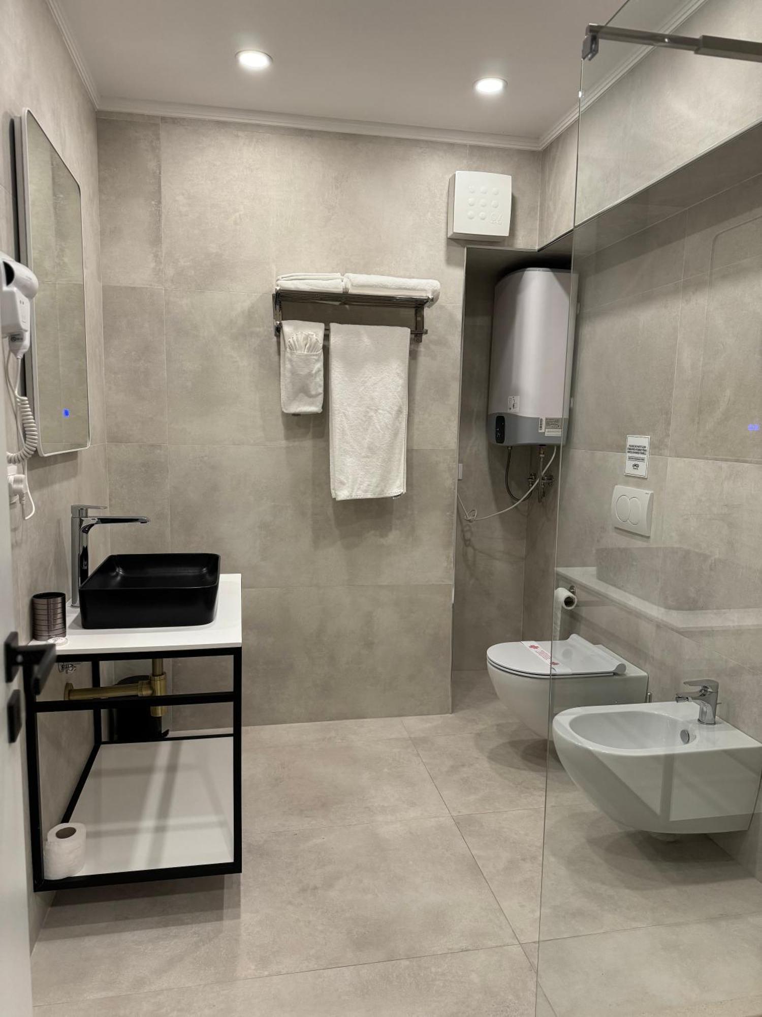 L'Hotel Tiranë Ngoại thất bức ảnh