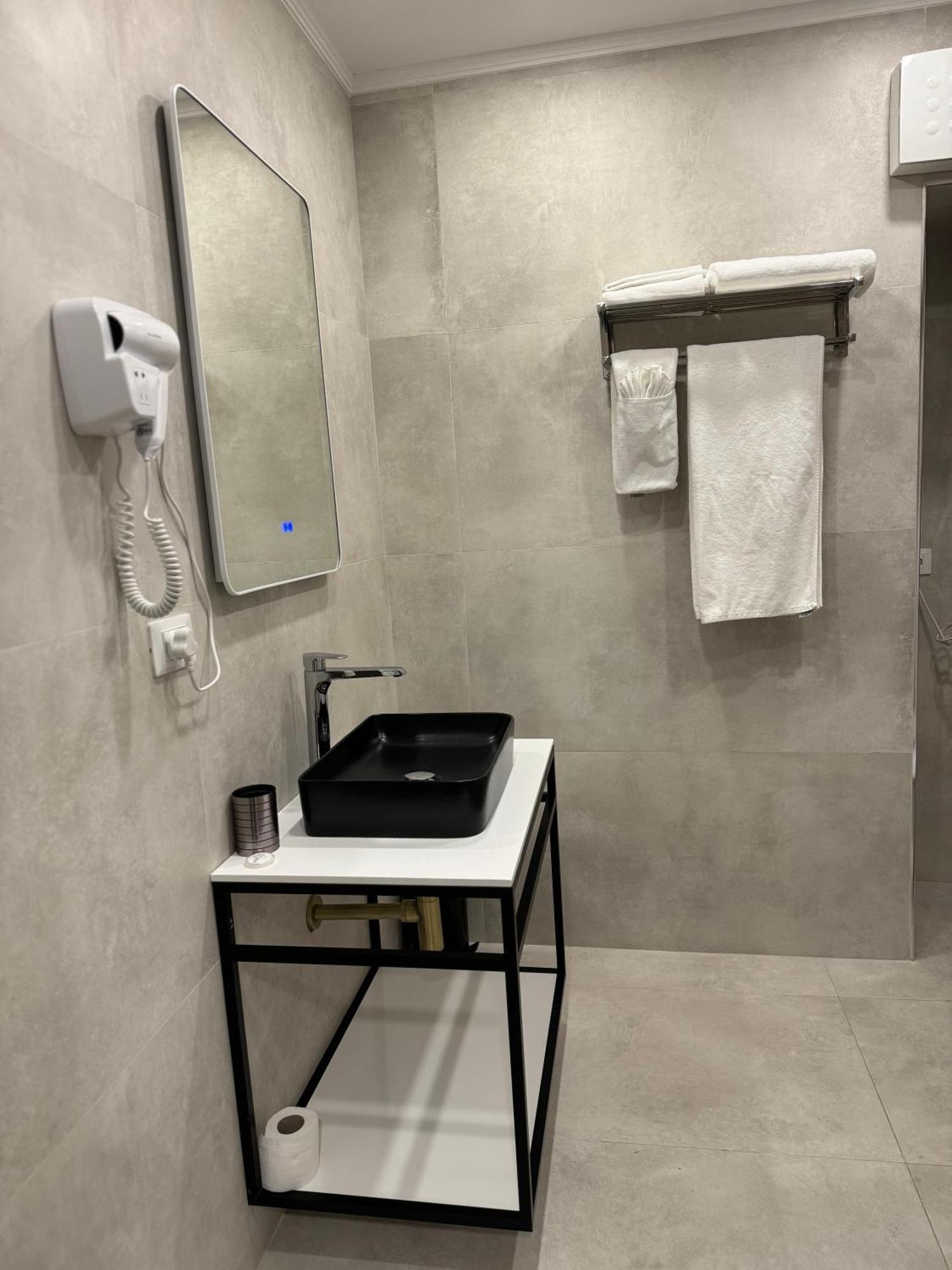 L'Hotel Tiranë Ngoại thất bức ảnh