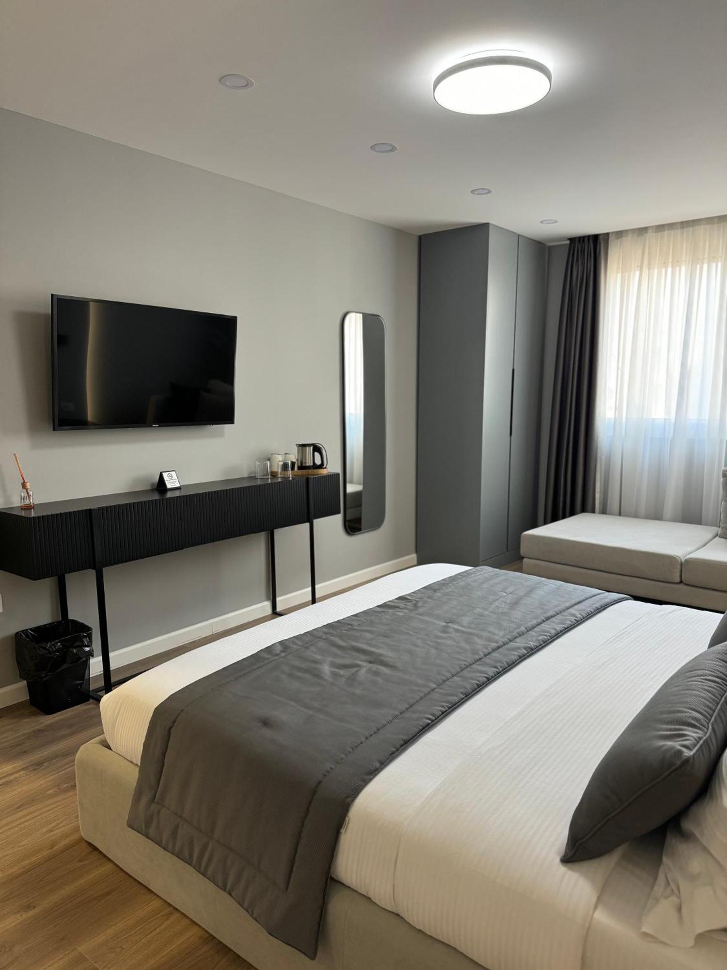 L'Hotel Tiranë Ngoại thất bức ảnh